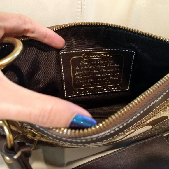Coach clutch/wristlet, brown and gold detail - Picture 3 of 5